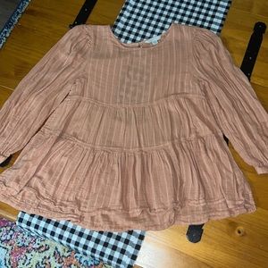 Long sleeve, peachy, tiered American Eagle blouse w/ an open back in a size S!
